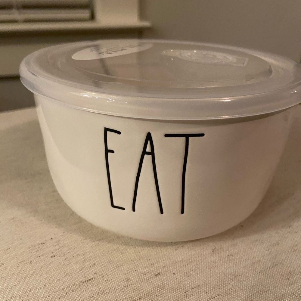 Rae Dunn ceramic bowl with lid